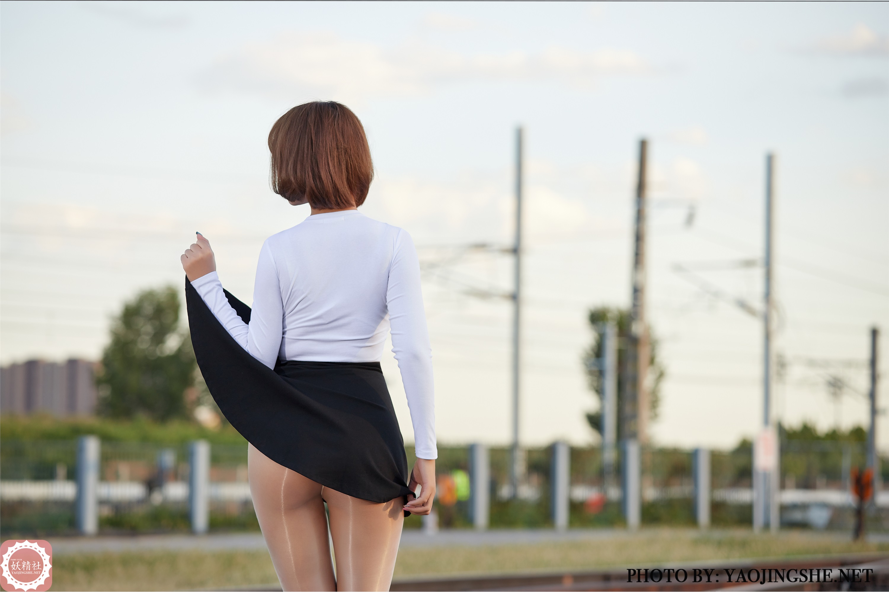 妖精社  2020.11.28 T2042《逆光车站》唐飞飞